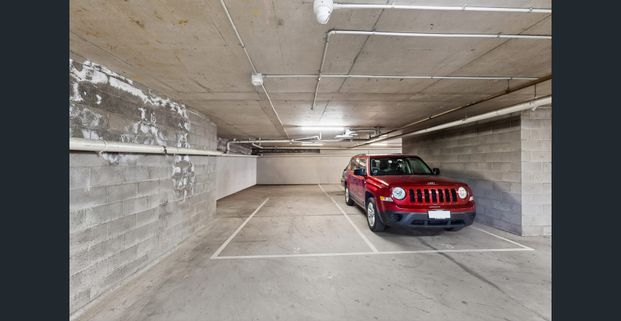 Modern Ground-Floor Apartment with Garden Outlook & Exceptional Convenience - Photo 1
