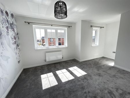 4 bedroom detached house to rent - Photo 4