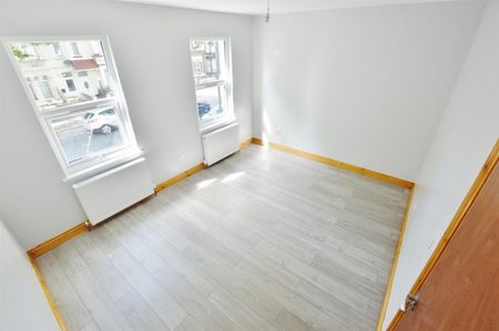 4 bedroom House To Let - Photo 2