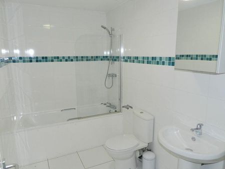 3 bedroom apartment to rent - Photo 2