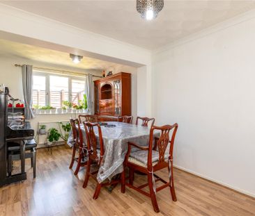 3 bedroom House in Gayhurst Close, Reading - Photo 2