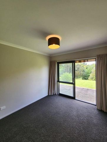 Spacious Four Bedroom home in Marfell - Photo 3