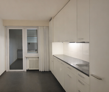 Grosszügige 3-Zimmerwohnung an ruhiger und grüner Lage - Foto 2