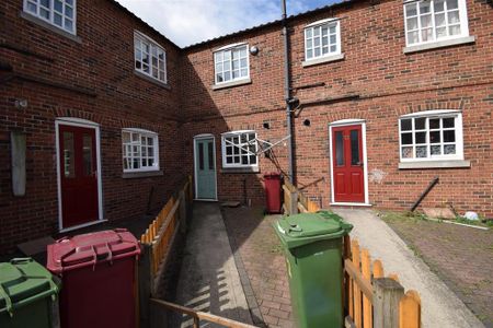 2 bedroom terraced house to rent - Photo 2