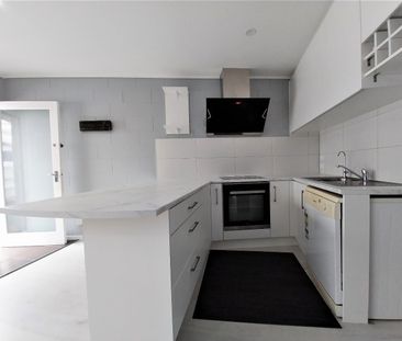 Sunny and Quiet 3x bed Unit - Photo 6