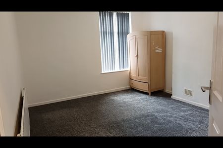 2 Bed Terraced House, Bobbers Mill Road, NG7 - Photo 2