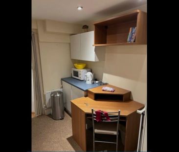 Studio Flat, London, SW19 - Photo 2