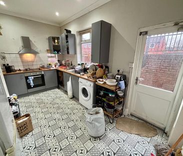 1 bedroom in a house share to rent - Photo 5