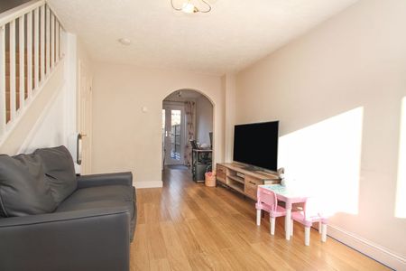 Clover Avenue, Bedford - Photo 2