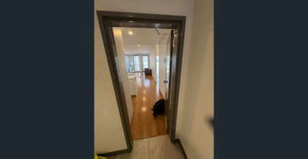 Modern 2 Bedroom – Bright & Airy & Great Location & Convenient Lifestyle & Fast Transport & Nearby Education! CONFIRM THE LEASE TERM IN ADVANCE! - Photo 4