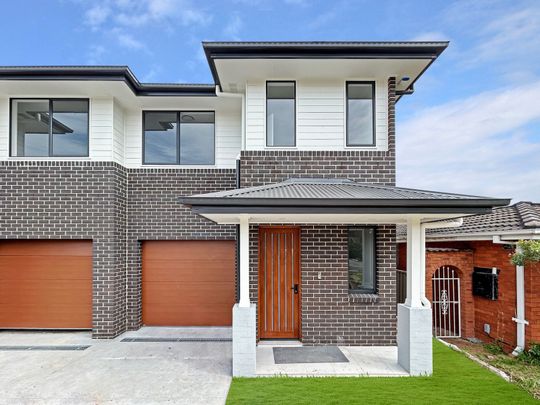 Brand New 4-Bedroom Duplex in Prime Location! - Photo 1