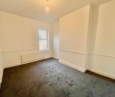 3 bedroom flat to rent - Photo 3