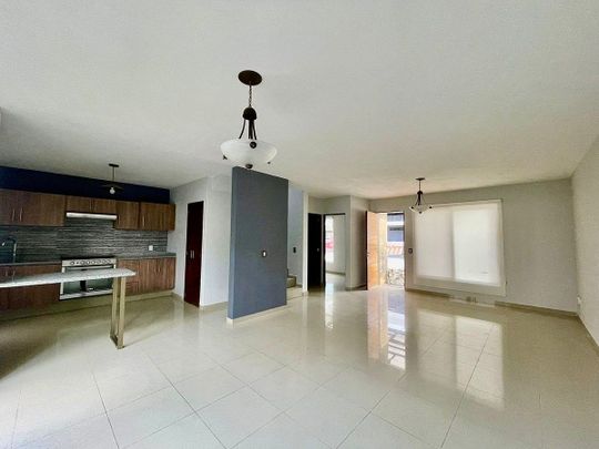 Casa en renta, Valle Imperial, Coto Almendro, Zapopan Jal. - Photo 1