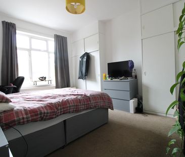 4 Bed Terraced House, Atkins Road, SW12 - Photo 3