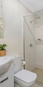 Central, Spacious & Convenient ! - Photo 4