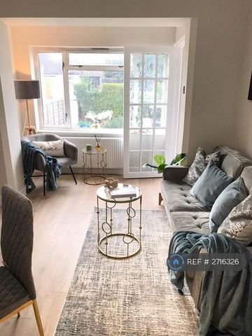 3 bedroom flat to rent - Photo 2