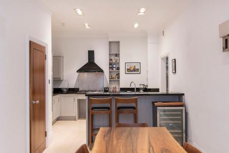 3 bedroom mews to rent - Photo 5