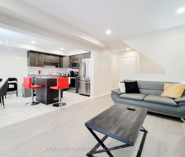 Townhouse For Lease | X8052802 - Photo 6