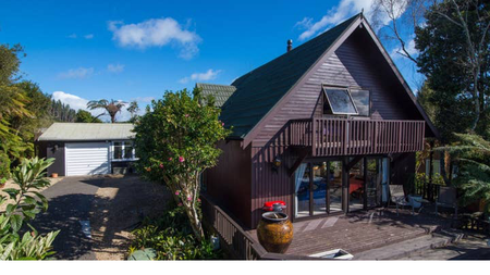 Gorgeous Lake Okareka House - Photo 4