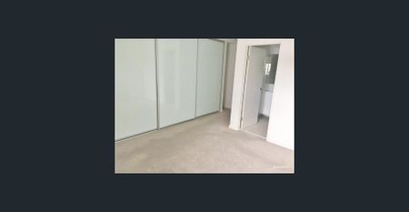 Three Bedroom Apartment! - Photo 3