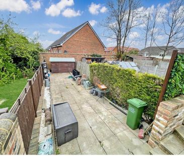 3 Bed Terraced House, Stockwood Crescent, LU1 - Photo 2