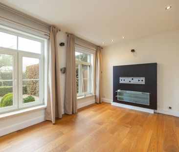 Ruime villa met tuin, bijgebouw en dubbele garage in Zoersel. - Foto 2