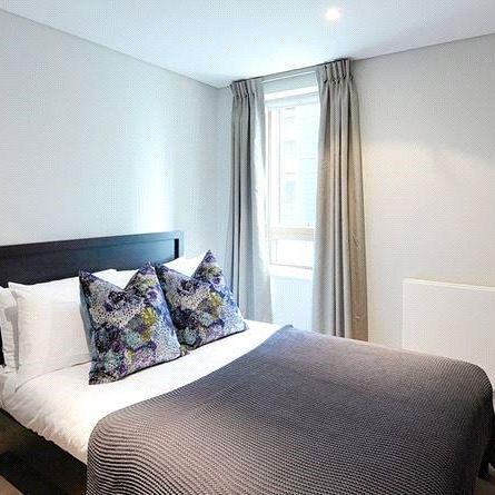 2 bedroom flat in London - Photo 3