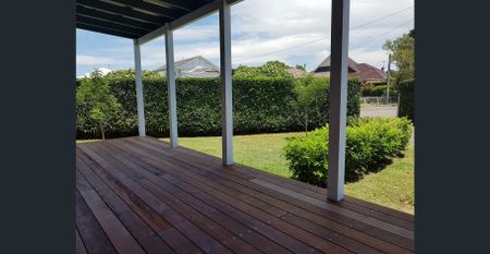 2 bed 1 bath 1 car garage High Ceilings New Tranquil deck surrounded by garden - Photo 4