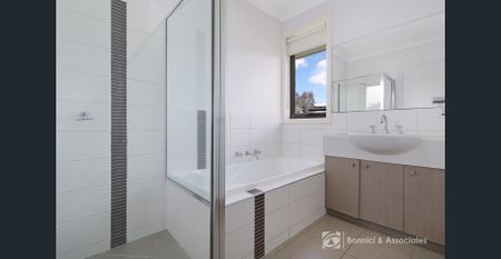 SPACIOUS TOWNHOUSE - Photo 2