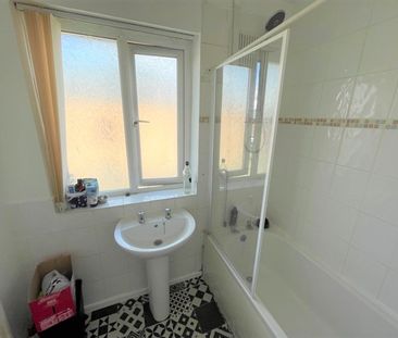 245 Windsor Street - Photo 5
