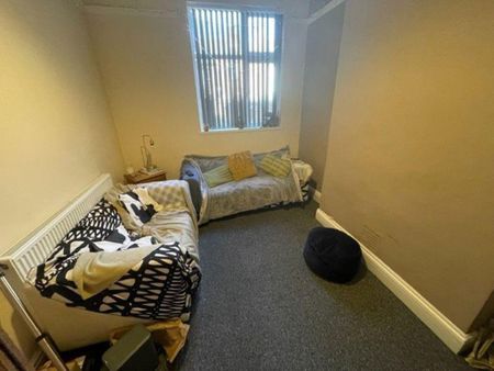 6 bedroom terraced house to rent - Photo 3