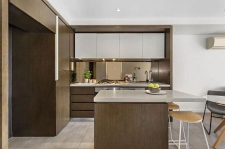 Move Where It's Happening Chic Living by the Yarra Trail - Photo 4