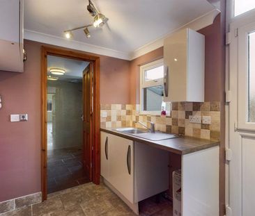 3 bedroom semi-detached house to rent - Photo 4