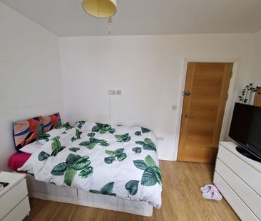 Room in a Shared Flat, Radford House, E14 - Photo 6