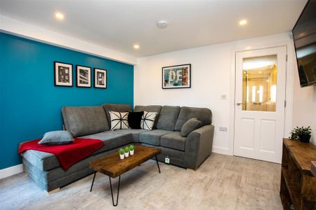 1 bedroom in a house share to rent - Photo 2