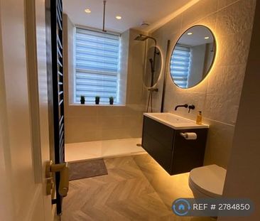 3 bedroom flat to rent - Photo 4