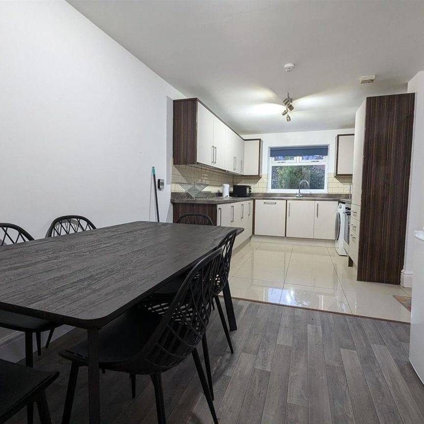 Room in a Shared House, Beeston Road, NG7 - Photo 1