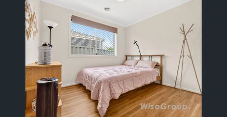Sophisticated Living at Cranbourne North! - Photo 2