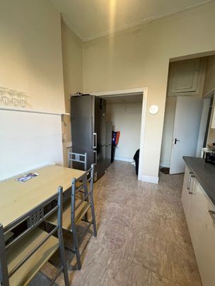 Room in a Shared Flat, Paisley Road West, G51 - Photo 1