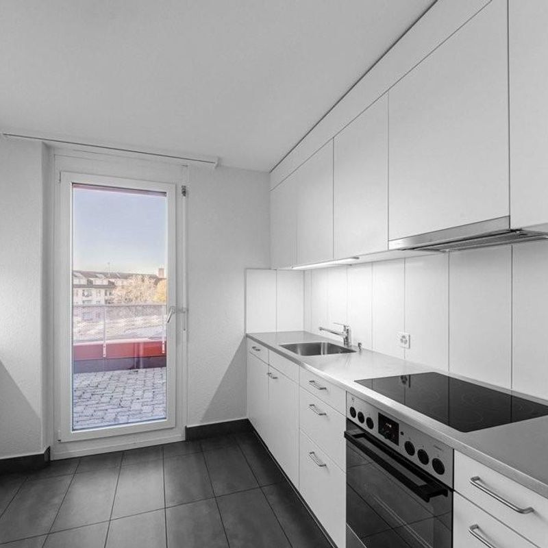 Living in a vibrant urban neighborhood - Photo 1