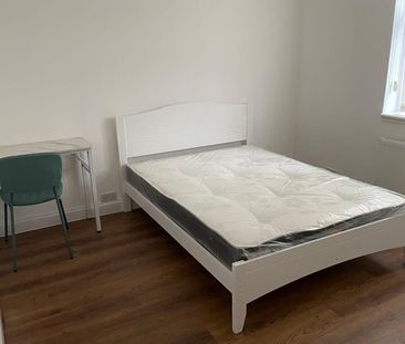 Filton Avenue, Filton - Photo 1