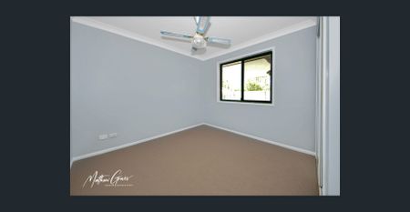 Amazing 4 bedroom family home with inground pool - Photo 4