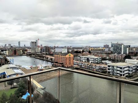 The Quays, SALFORD - Photo 4