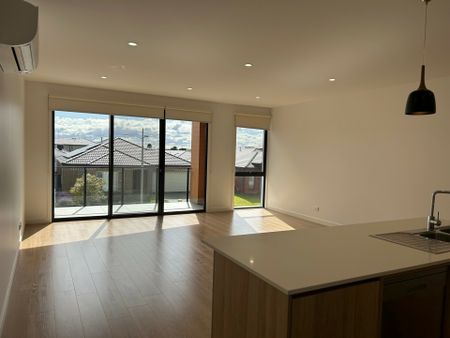 21 Carrick Street, Point Cook VIC, Belconnen - Photo 4