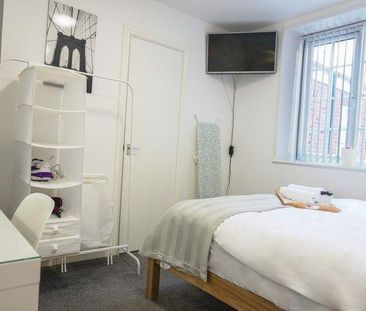 1 bedroom in a house share to rent - Photo 1