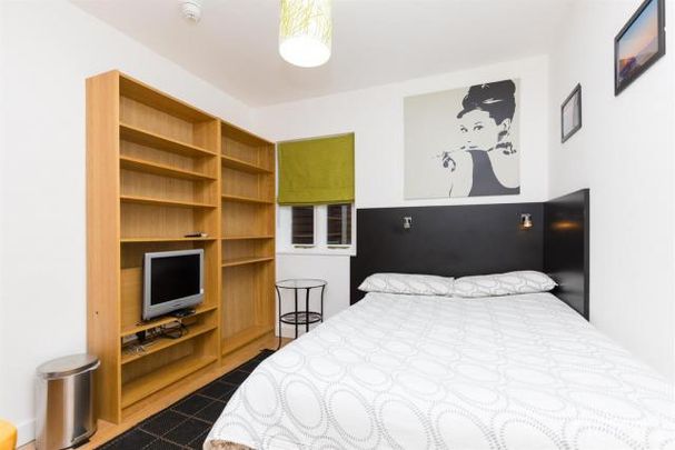 Flat 05 Finchley Road, Hampstead NW3 7AJ - Photo 1