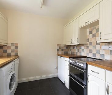 2 bedroom semi-detached house to rent - Photo 5