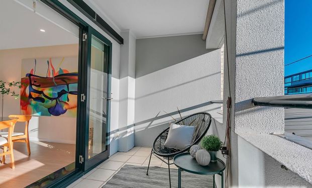 Prime Location, Modern Comfort - Photo 1