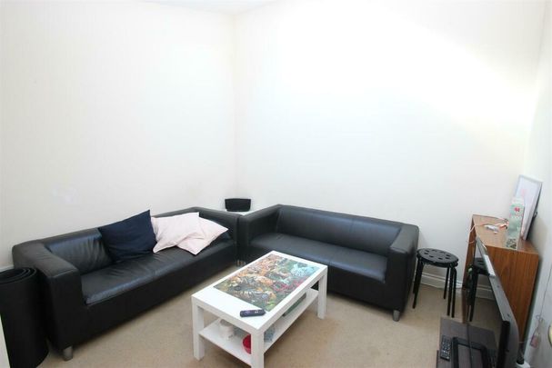 6 bedroom flat to rent - Photo 1
