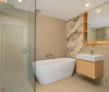 Luxury, Light & Panoramic City Views - A Penthouse-Style Sanctuary - Photo 5